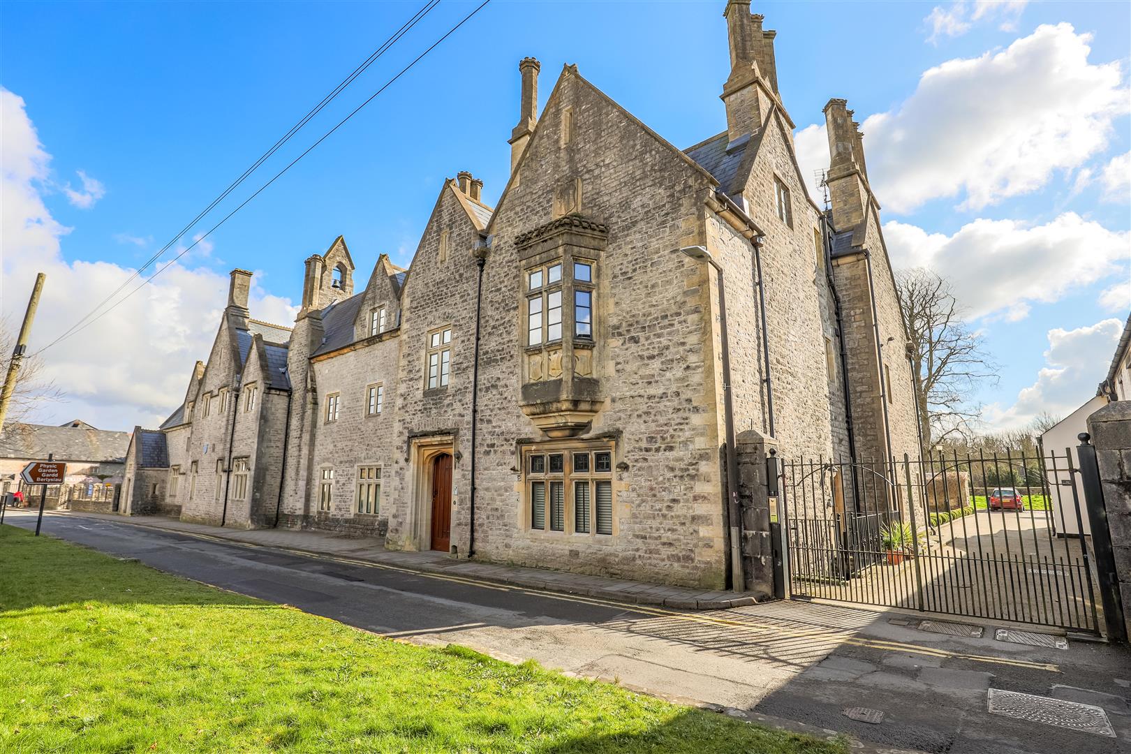 6 The Old Grammar School, Church Street, Cowbridge, CF71 7BB